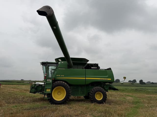 Image of John Deere 9770 STS equipment image 2