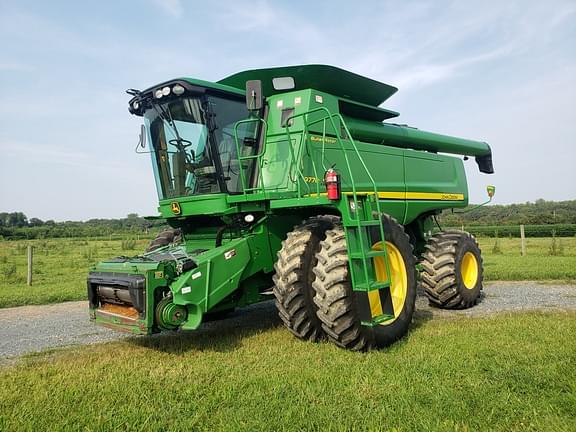 Image of John Deere 9770 STS equipment image 2