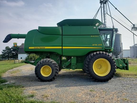 Image of John Deere 9770 STS equipment image 4