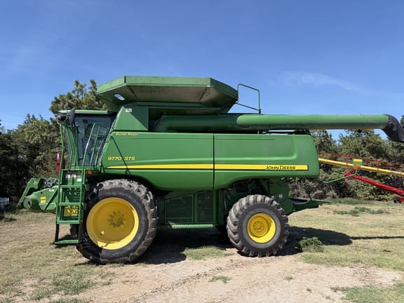 2009 John Deere 9770 STS Equipment Image0
