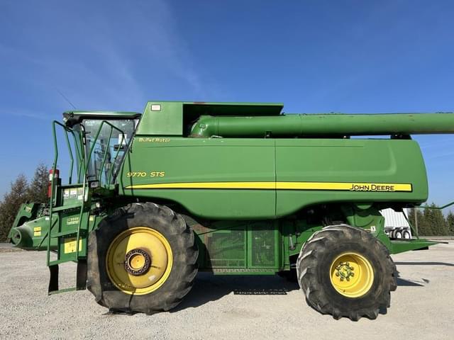 Image of John Deere 9770 STS equipment image 2