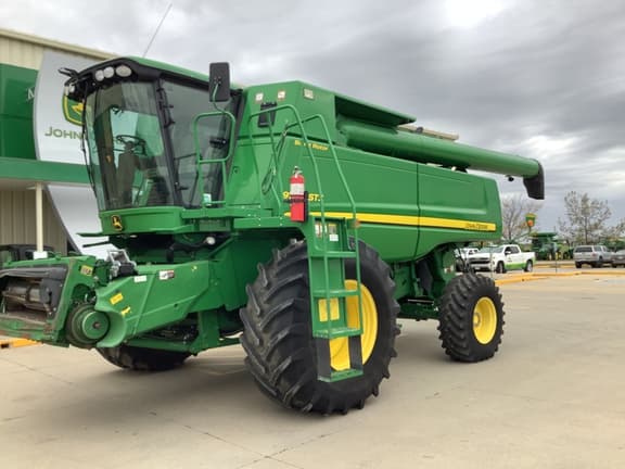 Image of John Deere 9770 STS equipment image 2