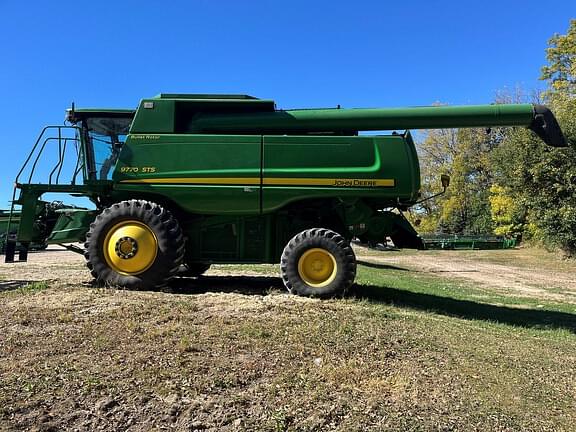 Image of John Deere 9770 STS equipment image 3