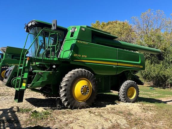 Image of John Deere 9770 STS equipment image 2