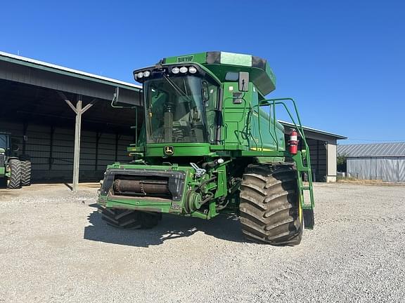 Image of John Deere 9770 STS equipment image 2