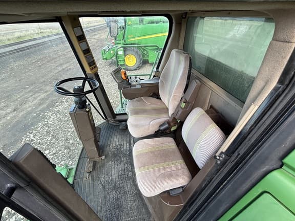 Image of John Deere 9770 STS equipment image 4