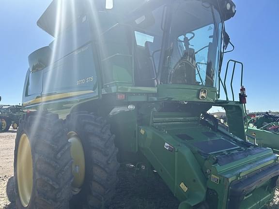 Image of John Deere 9770 STS equipment image 2