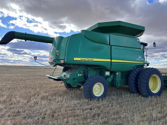 Image of John Deere 9770 STS equipment image 3