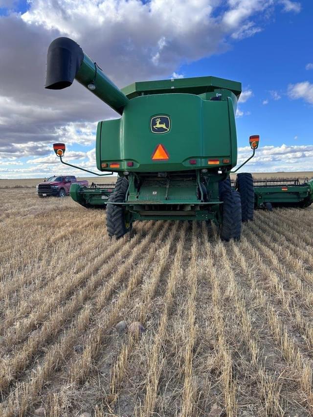 Image of John Deere 9770 STS equipment image 2