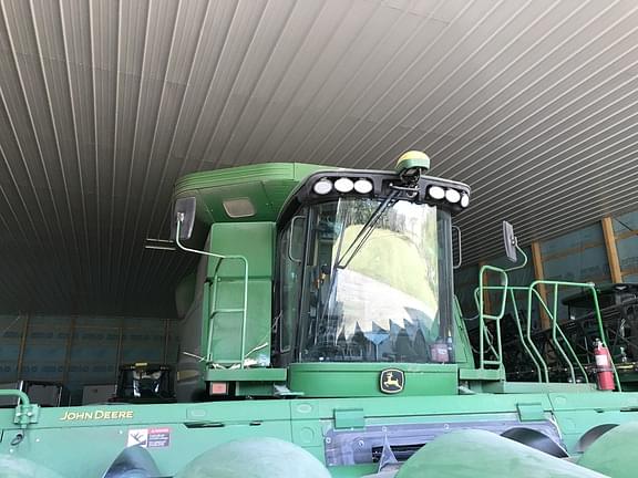 Image of John Deere 9770 STS equipment image 1