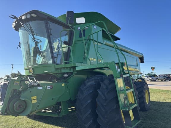 Image of John Deere 9770 STS equipment image 1