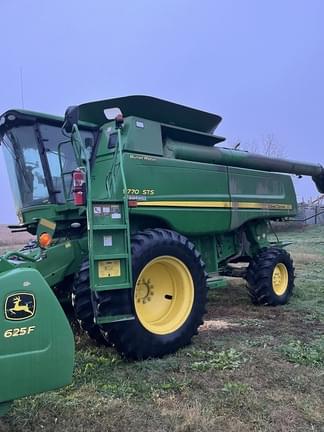Image of John Deere 9770 STS equipment image 3