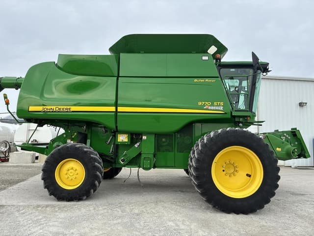 Image of John Deere 9770 STS equipment image 2