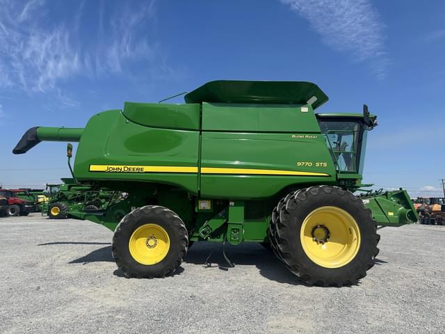 Image of John Deere 9770 STS equipment image 2