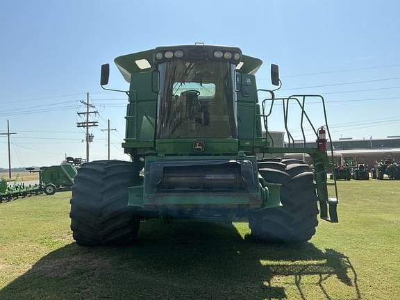 Image of John Deere 9770 STS equipment image 2