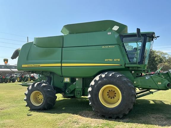 Image of John Deere 9770 STS equipment image 3