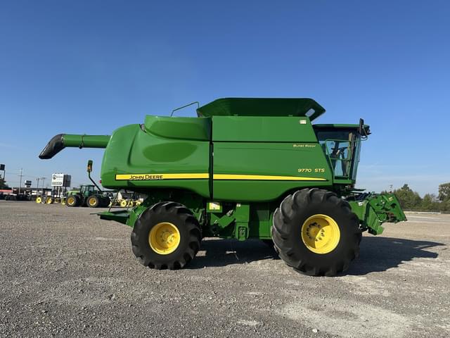 Image of John Deere 9770 STS equipment image 1