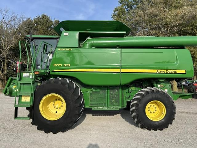 Image of John Deere 9770 STS equipment image 2