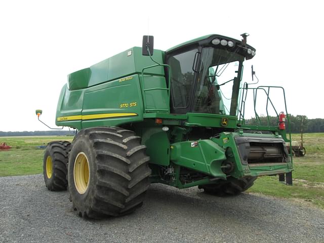 Image of John Deere 9770 STS equipment image 2