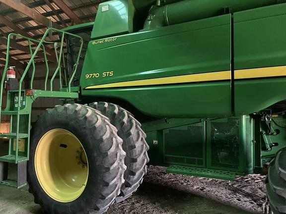 Image of John Deere 9770 STS equipment image 1