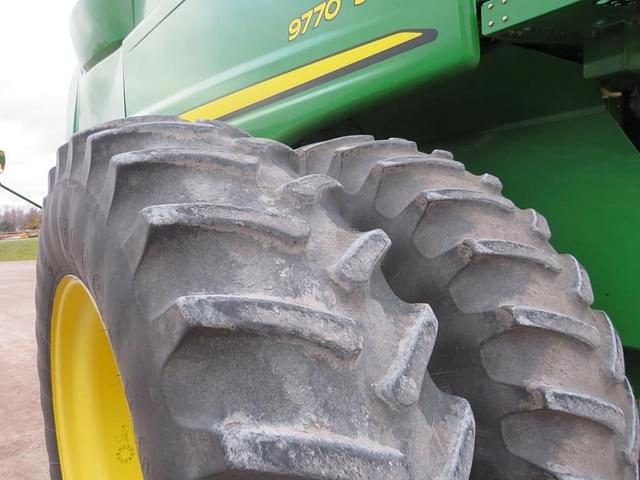 Image of John Deere 9770 STS equipment image 4