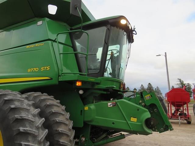 Image of John Deere 9770 STS equipment image 3