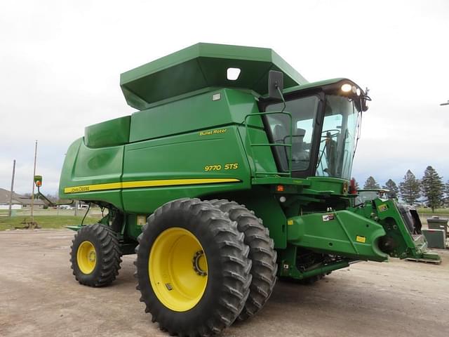 Image of John Deere 9770 STS equipment image 2