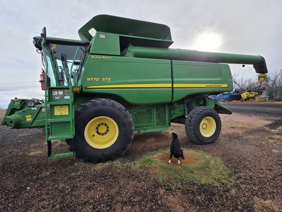 Image of John Deere 9770 STS equipment image 2