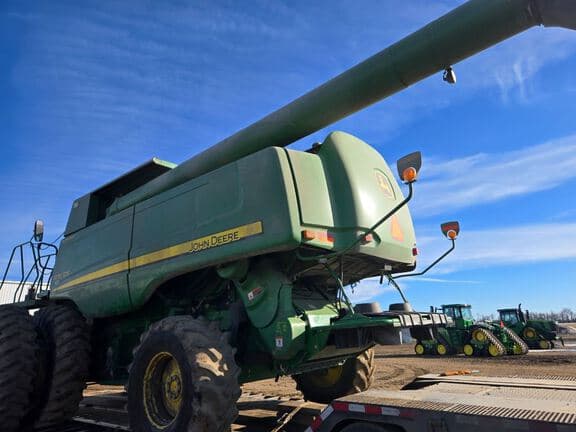 Image of John Deere 9770 STS equipment image 2