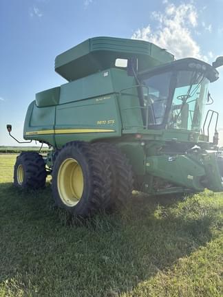 Image of John Deere 9870 STS equipment image 2
