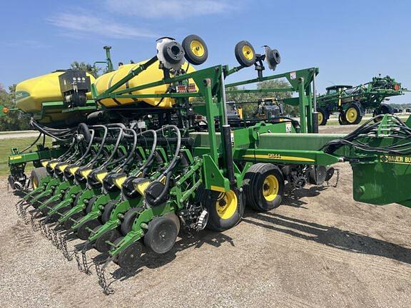 Image of John Deere DB44 Primary image