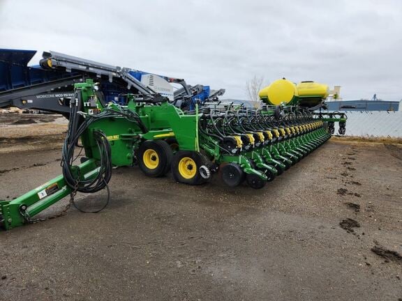 SOLD - 2009 John Deere DB88 Stock No. X995279 Planting with 48 Rows ...