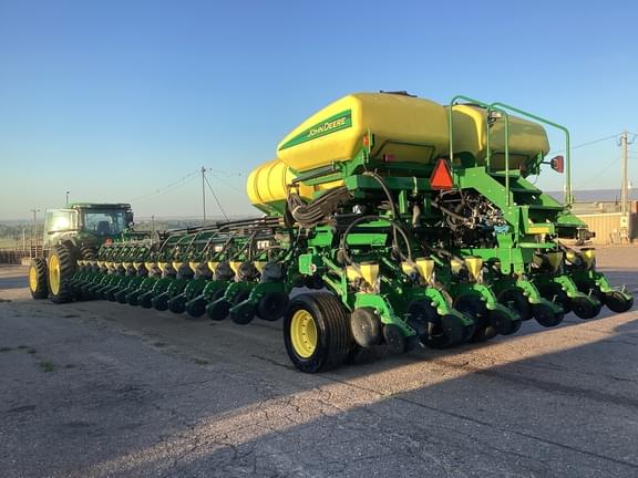 Image of John Deere DB90 equipment image 2