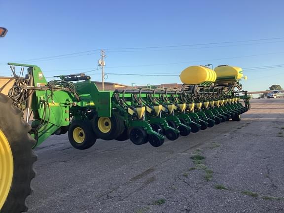 Image of John Deere DB90 equipment image 1