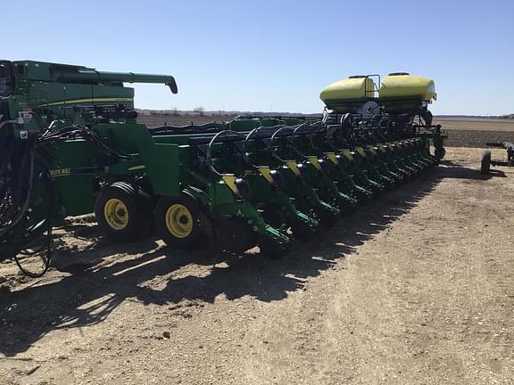 Image of John Deere DB90 equipment image 4