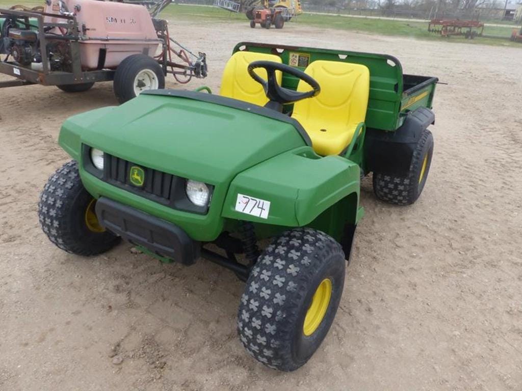 Main image John Deere Gator 4X2
