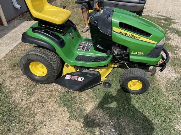 La135 john deere online mower