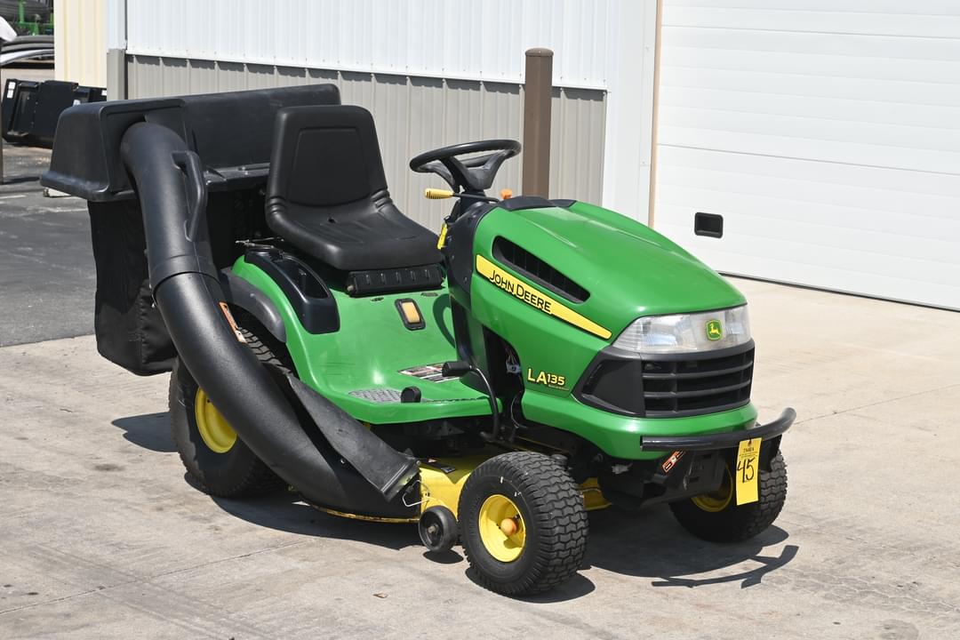Image of John Deere LA135 Primary image