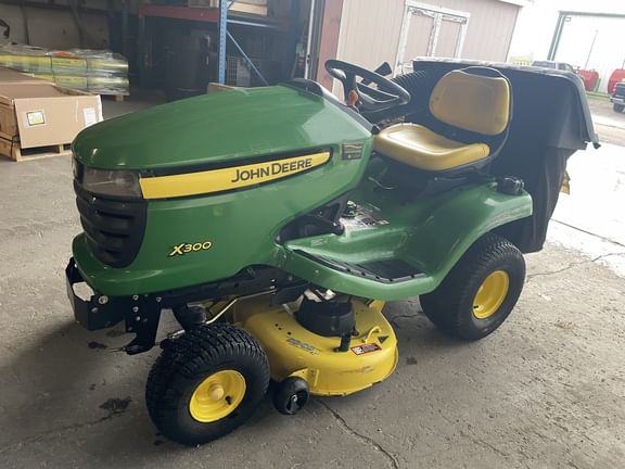 2009 John Deere X300 Equipment Image0