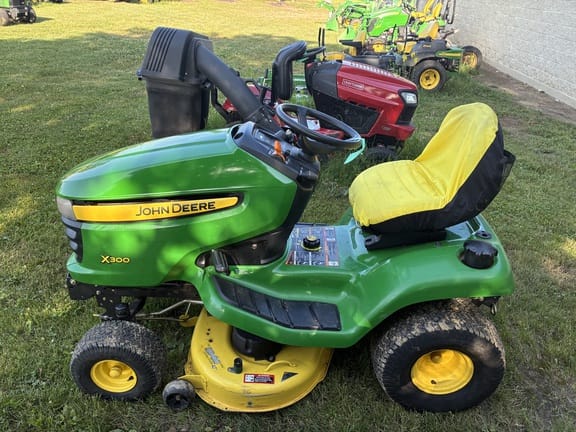 2009 John Deere X300 Equipment Image0
