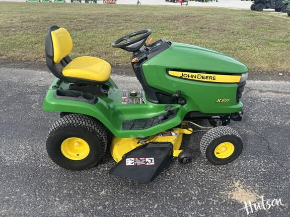 Image of John Deere X300 equipment image 3