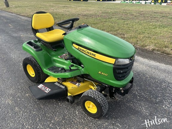 2009 John Deere X300 Equipment Image0