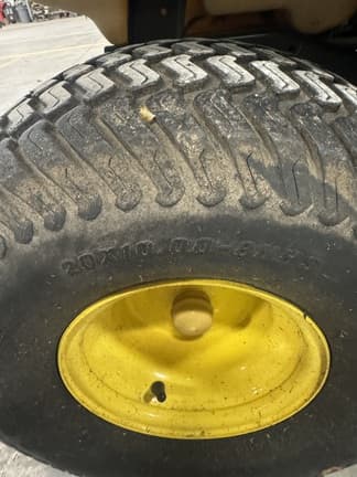 Image of John Deere X300 equipment image 4