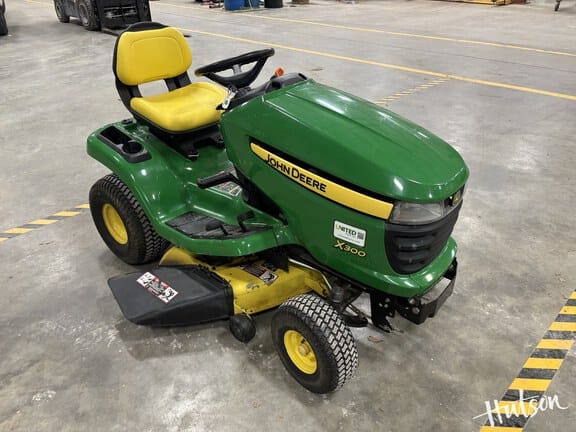 2009 John Deere X300 Equipment Image0