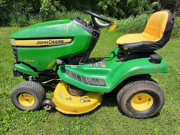 Image of John Deere X300 equipment image 3