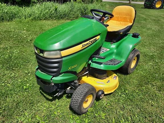 Image of John Deere X300 equipment image 4