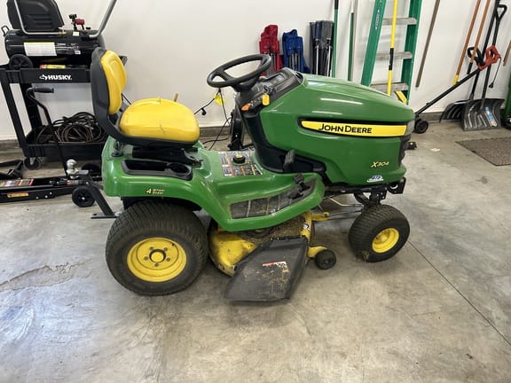 2009 John Deere X304 Equipment Image0