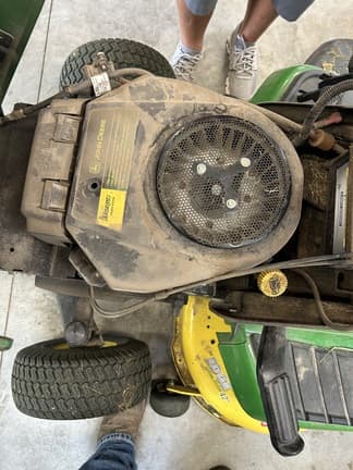 Image of John Deere X304 equipment image 4