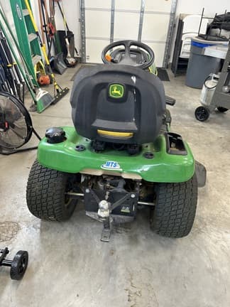 Image of John Deere X304 equipment image 3