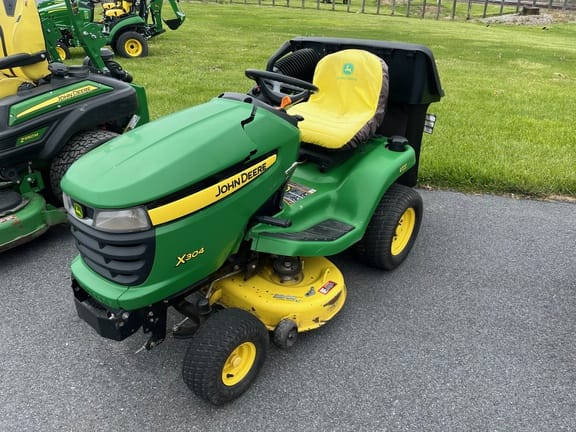 2009 John Deere X304 Equipment Image0